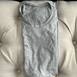 Lululemon Metal Vent 2.0 Size M Like New